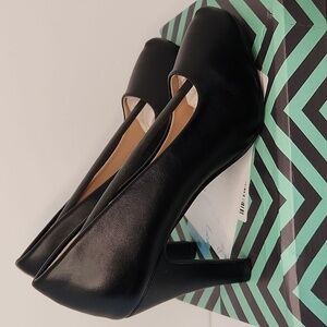 Trary platform high-heeled shoes new with the box